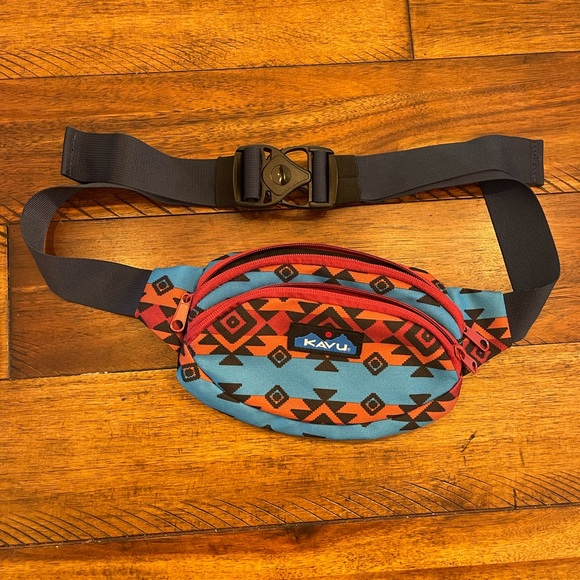 Kavu Handbags - Never used KAVU Fanny pack or crossbody